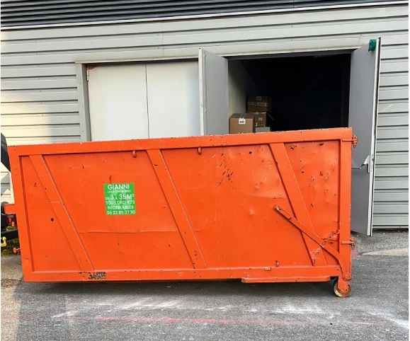 Benne prête pour un débarras complet